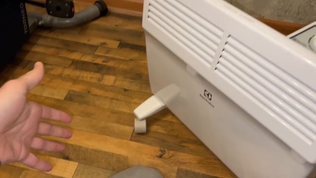 КУПИЛ КОНВЕКТОРНЫЙ ОБОГРЕВАТЕЛЬ ELECTROLUX - НУЖНАЯ ВЕЩЬ ДЛЯ СИБИРИ! смотреть онлайн