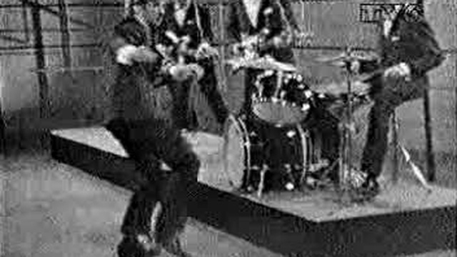 Eddy Mitchell & Les Chaussettes Noires - Le Twist - 1961 смотреть онлайн