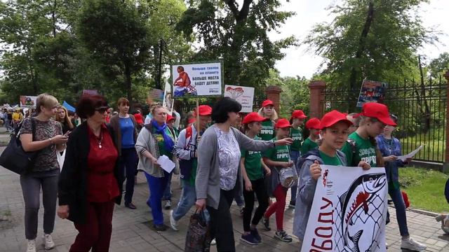 Юные защитники природы прошагали по главной улице Хабаровска смотреть онлайн