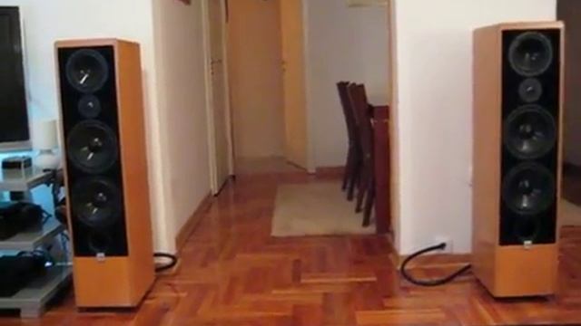 CANTON ERGO RC-L AND CYRUS - MY LIVING ROOM смотреть онлайн