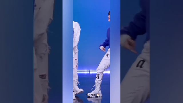 'Groovy' relay dance Wonjin's cut? #cravity #크래비티 #wonjin #원진 #groovy смотреть онлайн
