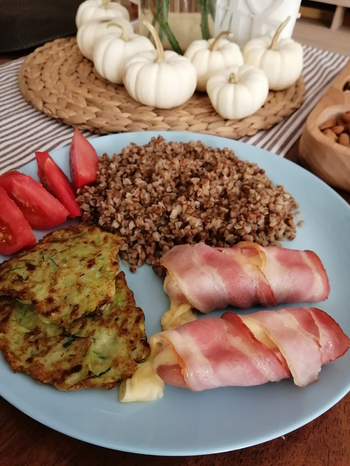 Сосиски в беконе