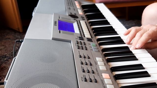 Sometimes the heart hurts. Yamaha psr S550 смотреть онлайн