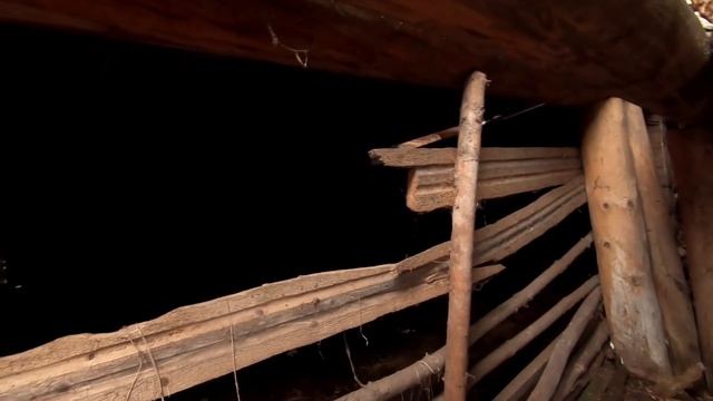 В глушь на Ниве ТРЕВЕЛ. Еле выбрался оттуда ВЕСНОЙ... Заброшенный старинный ДОМ. смотреть онлайн