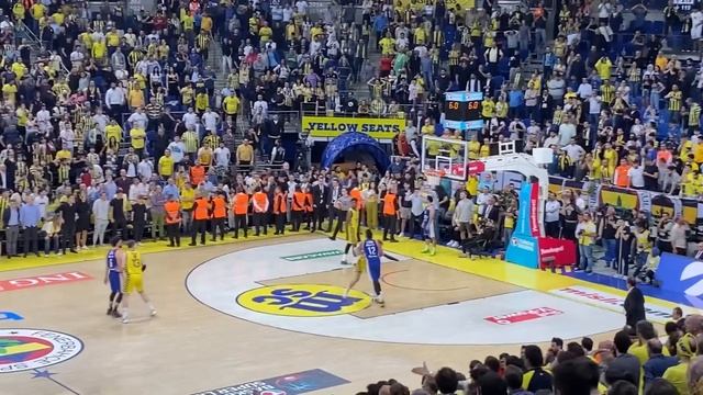 Nigel Hayes Davis öne geçiriyor, Will Clyburn game winnerla karşılık veriyor.. смотреть онлайн