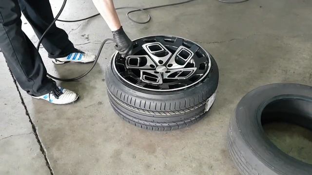 Stretching a 21535 r18 tire on a 95J 2 смотреть онлайн