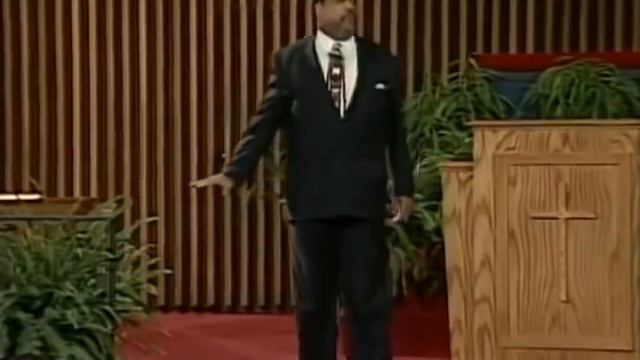 Standing Still in a Storm | Walter Pearson смотреть онлайн