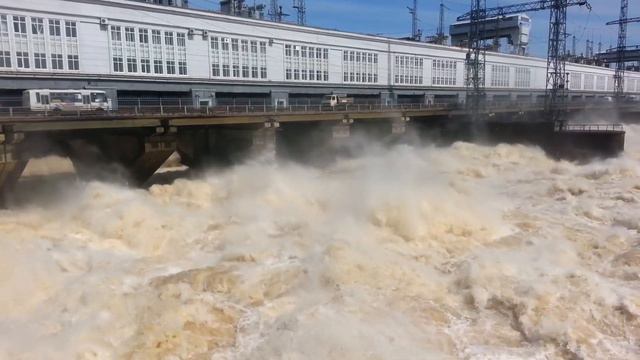 Сброс воды на Камгэс смотреть онлайн