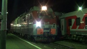 Электровоз 2ЭС4К-129 «Дончак» прицепляется к пассажирскому поезду 541 Москва-Адлер