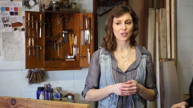 Dana Gee discusses using reclaimed wood for art and furniture смотреть онлайн