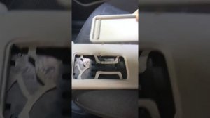 Снятие зеркала с солнцезащитного козырька KIA RIO