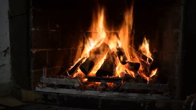 Отдых у камина с треском дров смотреть онлайн