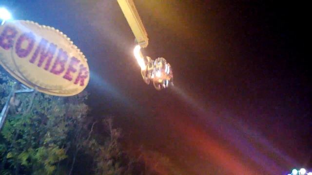 Attraction "Bomber". Carousel. rise - Аттракцион бомбер - Карусель. Подъем. Одесса - парк Шевченко. смотреть онлайн