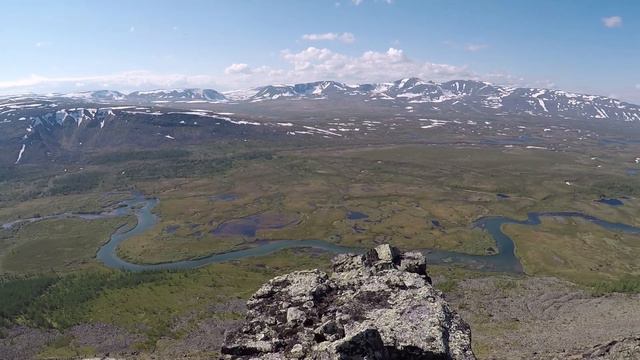 Долина р. Лимбекою, вид с обзорной площадки хр. Малдынырд. смотреть онлайн
