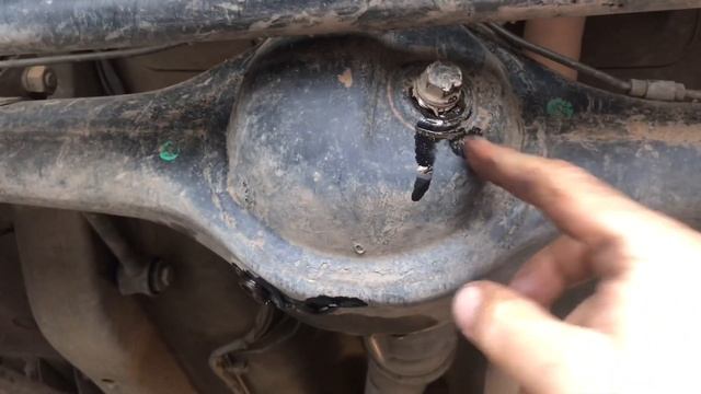 ЗАМЕНА МАСЛА С ПРИСАДКАМИ В ТРАНСМИСИИ НА ШЕВРОЛЕ НИВА смотреть онлайн