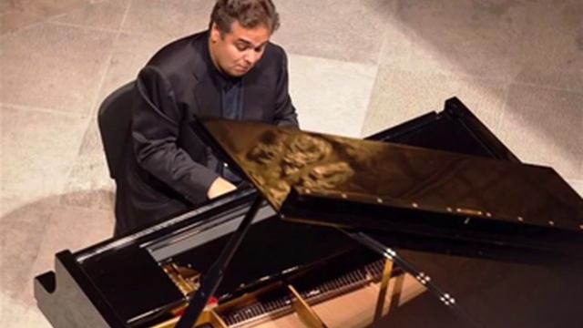 Arcadi Volodos plays 2 Rachmaninoff-Wild songs - live 2000 смотреть онлайн
