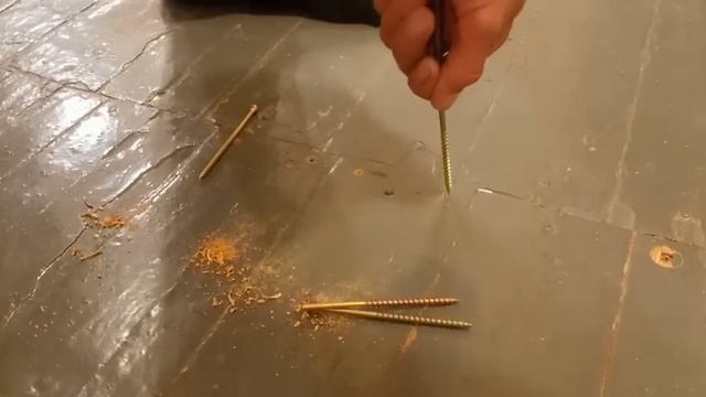 Как избавиться от скрипа деревянного пола / Ремонт смотреть онлайн