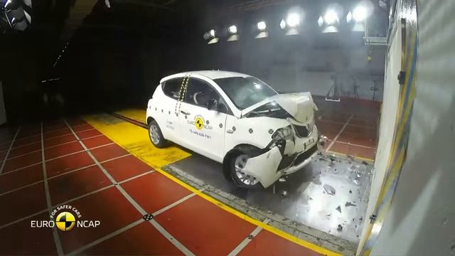 15 secondi di botte-crash test of lancia ypsilon смотреть онлайн
