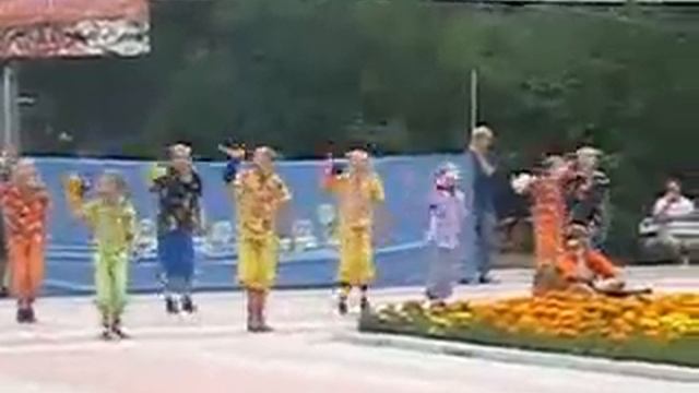 вожатые лагеря с детьми лагеря ДОЛ Дружных Линейка закрытия 3 смены 2009 года смотреть онлайн