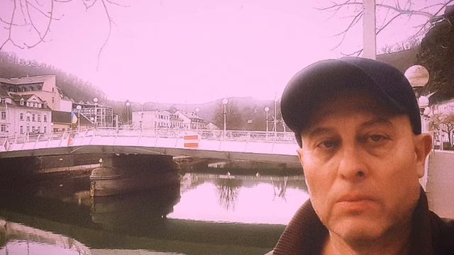 "Философский вальс": поёт под гитару, автор музыки и слов, - Феликс Зигельбаум. смотреть онлайн