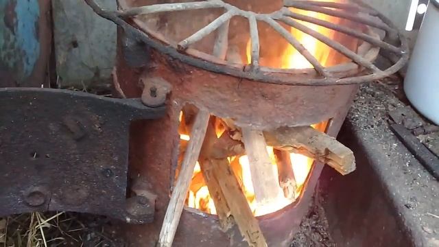 Работа паровой воскотопки.