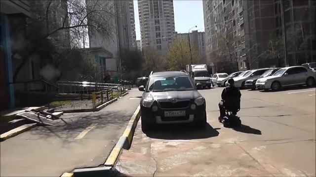Безбарьерная среда в Москве (Братеево) часть 11. Скутеры для инвалидов. Mobility scooter. смотреть онлайн