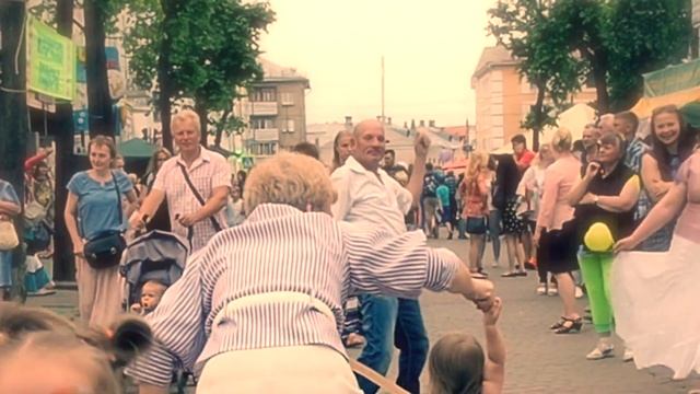 ВЕСЕЛОЕ ВИДЕО.МОГИЛЕВЧАНЕ ЗАЖИГАЮТ MOGILEV Day Of The City Dancing !