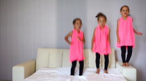 Five Little Monkeys Jumping On The Bed - Children Songs