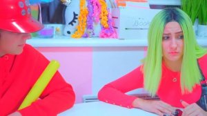 ДИАНА НЕ ПОНИМАЕТ ЧЕГО ДОБИВАЕТСЯ СМАЙЛ!!!  ОН ХОЧЕТ ВЕРНУТЬСЯ В ШКОЛУ ЧЕРЛИДЕРШ ИЛИ ЭТО ЛЮБОВЬ?