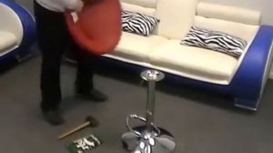 розбирання барного стільця