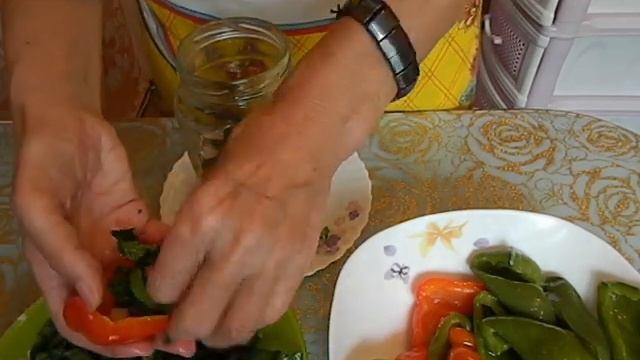 МАРИНОВАННЫЕ БОЛГАРСКИЕ ПЕРЦЫ С СЕЛЬДЕРЕЕМ И ЧЕСНОКОМ смотреть онлайн