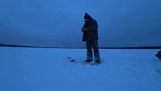 Рыбалка на жерлицы. Рыбалка на балансиры. Ловим окуня и щуку. смотреть онлайн