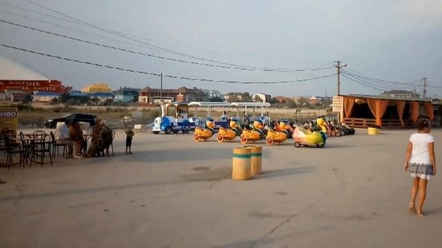Народу в Крыму как в СССР! Пляж ПГТ Новофедоровка, цены на напитки, услуги, столовая. смотреть онлайн