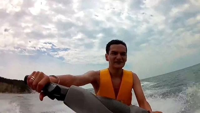 Гидроцикл, полный газ и море... смотреть онлайн