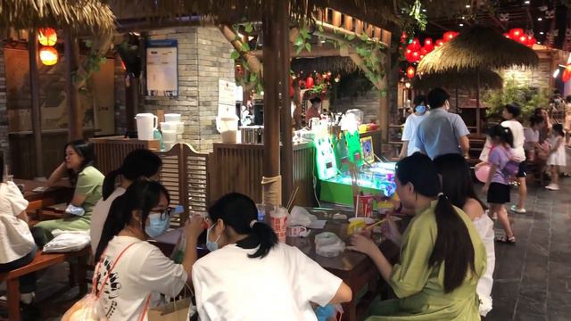 漫步中国深圳市宝安区城中村坪洲最大购物商场--大仟里，人山人海，里面还有以《清明上河图》为原型的中国古代商业街--上河坊 смотреть онлайн