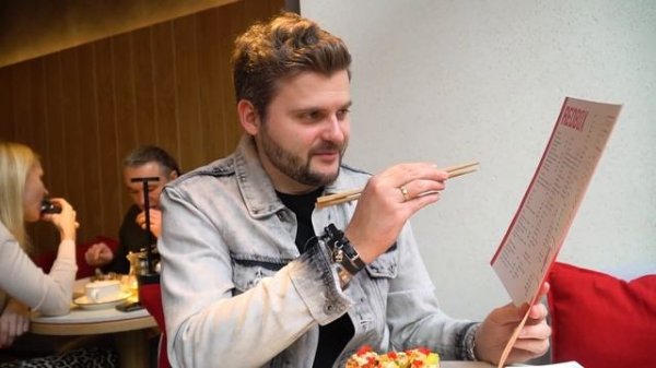 Честный обзор НОВОГО ресторана Тимати RedBox / Сет роллов за 3333 рубля / Очень МАЛЕНЬКИЕ порции