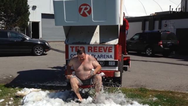 Johnny Zamboni ALS ICE BUCKET CHALLENGE!!! смотреть онлайн