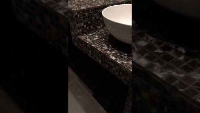 Ванная комната в тёмных тонах. смотреть онлайн