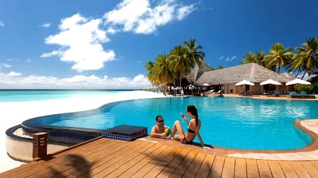 Первый чартер возобновил полётную программу из Москвы на знаменитый курортный остров. смотреть онлайн