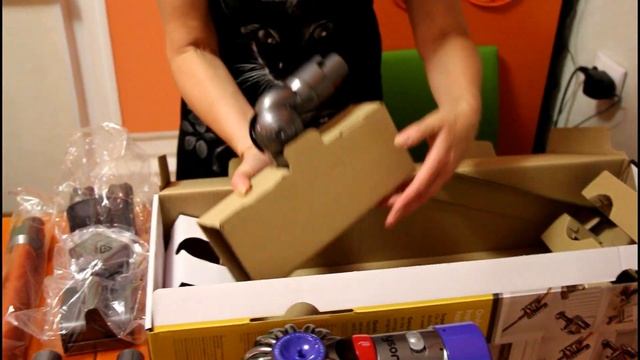 Dyson V8 absolut распаковка и обзор домохозяйки