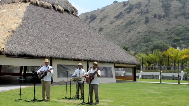 Tresero Ernesto Luis Gil | Tres Cubano | Cuban Tres смотреть онлайн