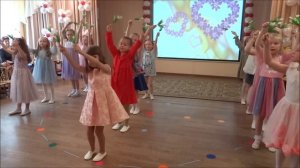 Песня о маме (авт А. Ермолов, сл.- В. Борисов) / вход на праздник в подготовительной группе