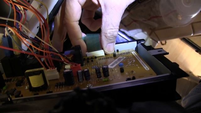 Fixing a broken Samsung Microwave - The dreaded 5E error code -- aka the SE error code. смотреть онлайн