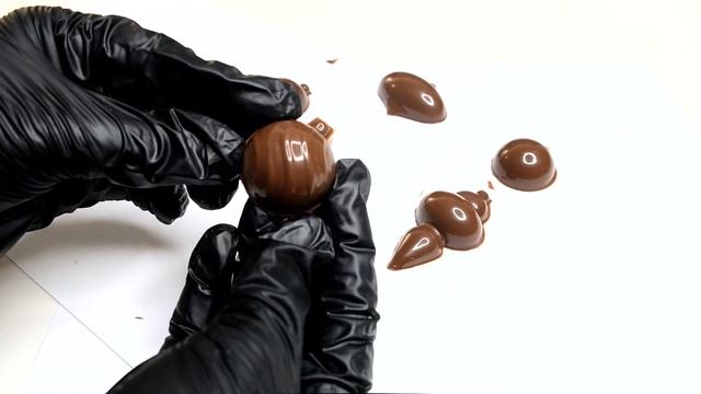 51460 Форма для шоколада НОВОГОДНИЕ ШАРЫ 17 12 шт VTK Products смотреть онлайн