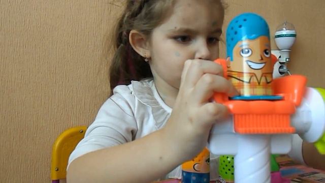 Влог Милана играет в плей до парикмахерская .Milanа plays Play-Doh смотреть онлайн