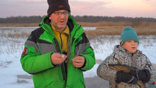 Ловля щуки на жерлицы | Перволедье 2022/2023 | Зимняя рыбалка смотреть онлайн