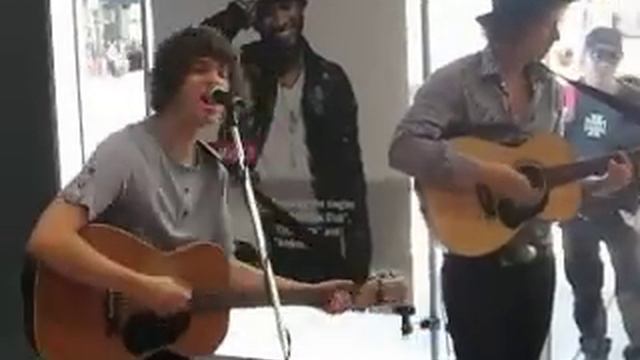 The Kooks - Ooh La (Acoustic)