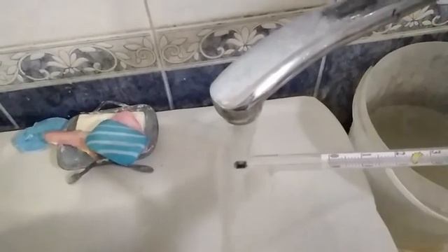 Тестируем солнечную водогрейку на нагрев воды в апреле месяце. смотреть онлайн