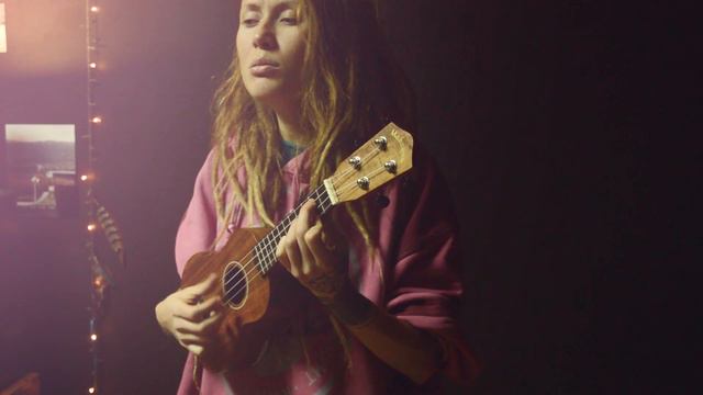 Tom Rosenthal - Middle of My Mind (ukulele cover) смотреть онлайн