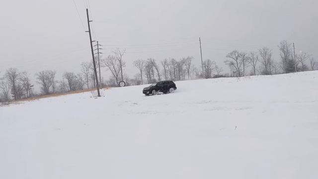 Acura MDX playing in the snow. смотреть онлайн